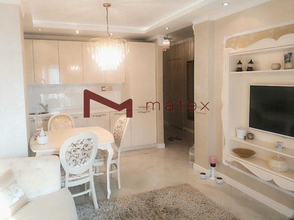 Продава се Двустаен апартамент в Варна, Център - 72 кв.м за 3403 €/кв.м - Снимка #1