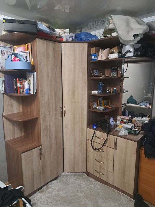 Угловой шкаф в отличном состоянии
