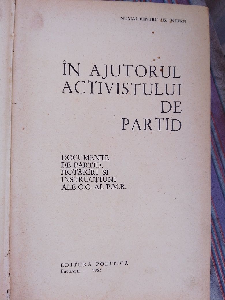 Vând carte În ajutorul activistului de partid din anul 1963