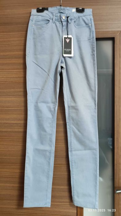 Нови дънки Guess, размер 26
