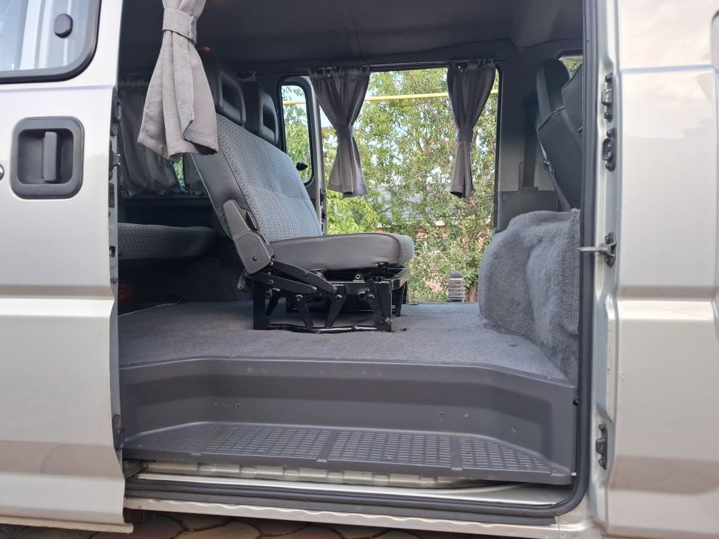 Oldtimer minibus 8+1 locuri Mitsubishi L300