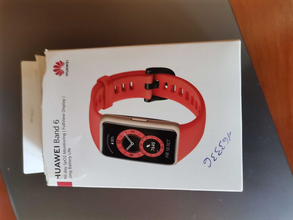 Смарт часовник Huawei band 6