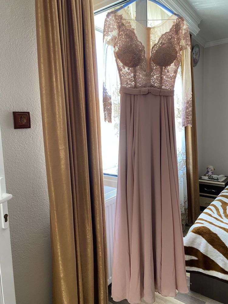 Rochie eveniment purtata o singura data !