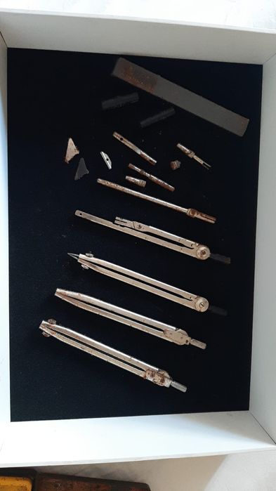 Продам готовальный с цыркулем СССРраритет. Календарь2010года.Запечатан