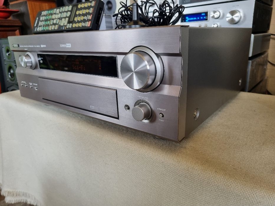 Receiver Yamaha RX-V2500. 130 watts/canal, 7.1. Impecabil.