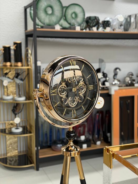 Soat Napolniy. 3 oyoqli