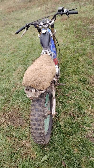 Vând cross de 250 cc cu 5 trepte .Preț 29 de milioane