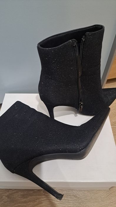 Бляскави боти 38