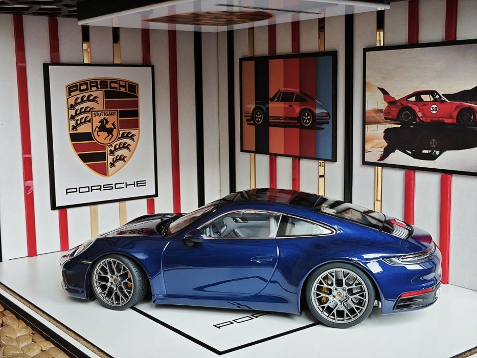 Minichamps Porsche 911 Carrera 4S 1:18