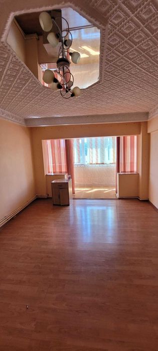 vand apartament 4 camere