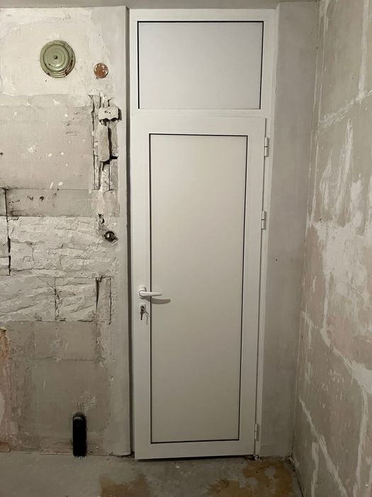 Продавам алуминиеви врати 2 бр