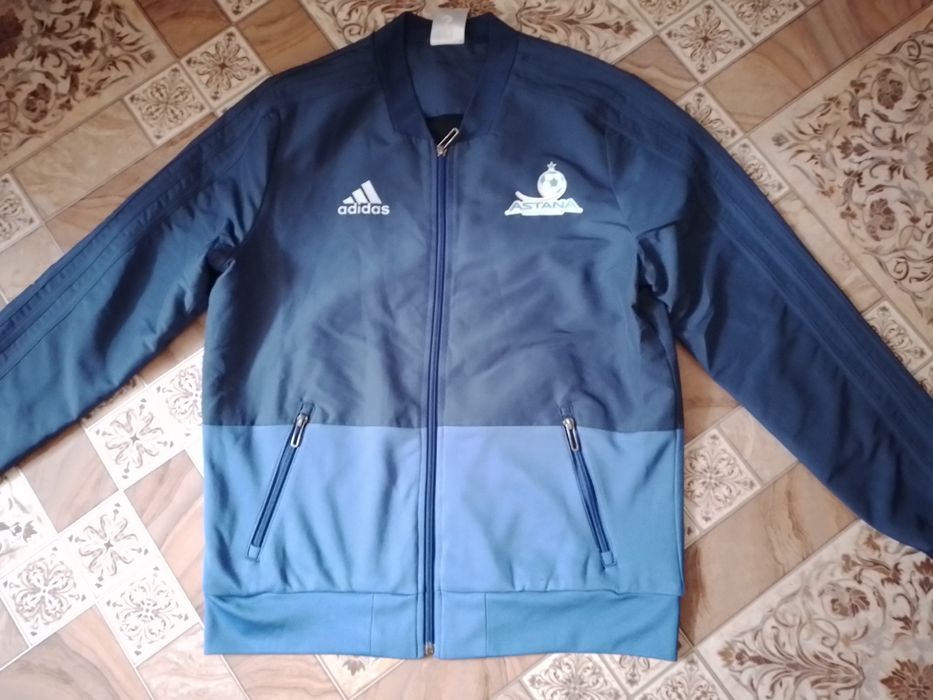 Продам спортивную кофту adidas