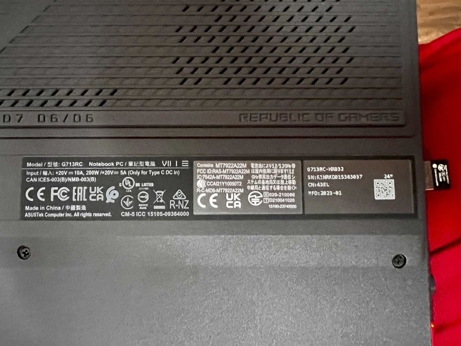 Laptop Gaming Asus ROG G713RC