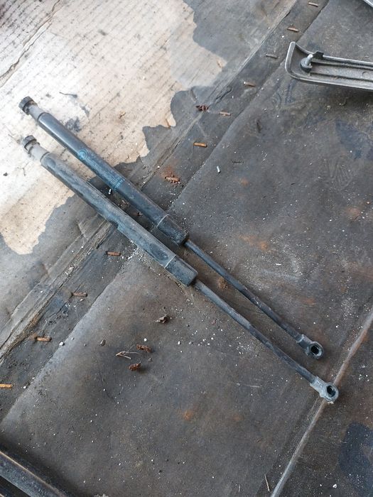 Амортисьори багажник е91 бмв  2.0д 177кс bmw e90 e91 2.0d