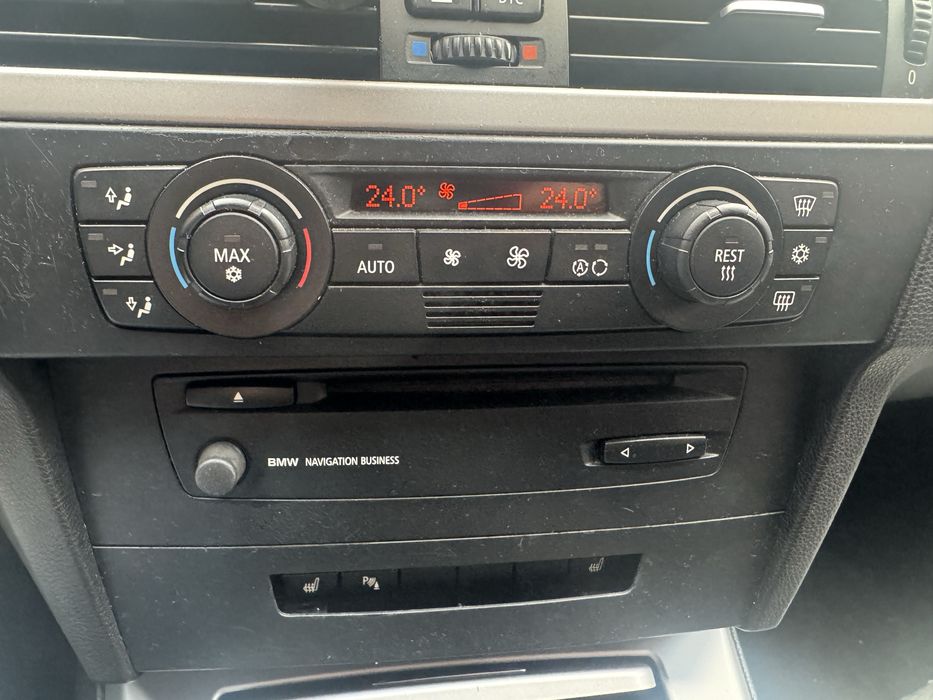 BMW E90 320i  Sedan
