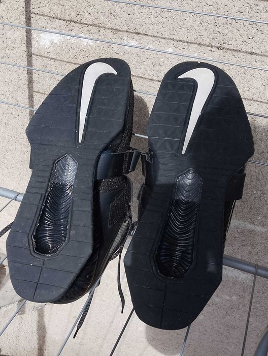 Обувки за вдигане на тежести Nike