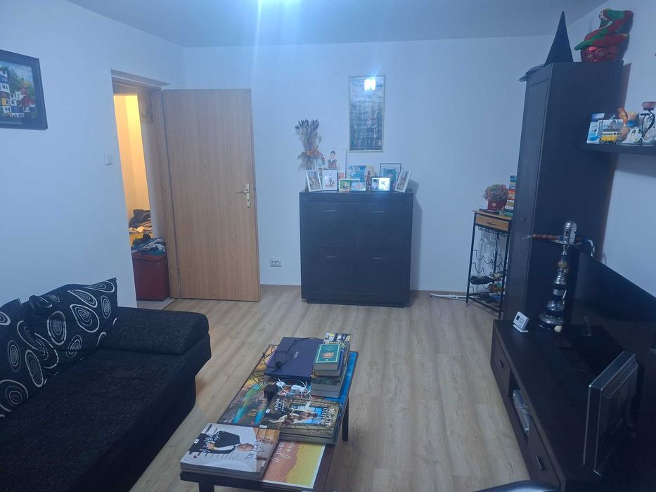 Apartament 3 camere decomadate, zona de jos