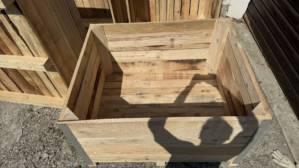Boxpaleti containere