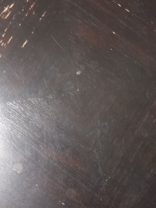 Кръгла дървена маса