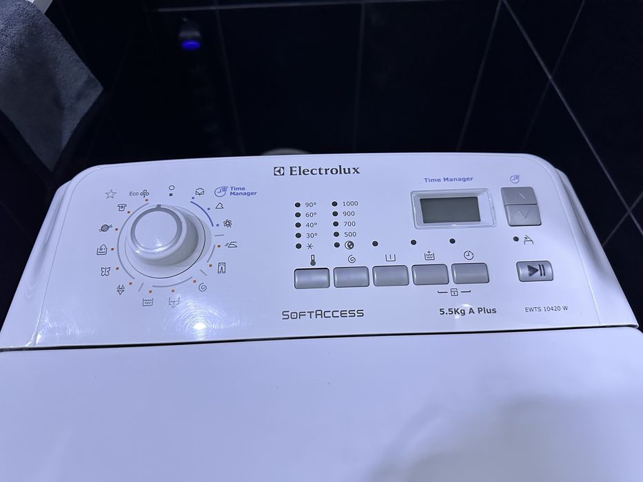 Продам стиральную машину Electrolux вертикальную на запчасти