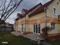 Casa 7 camere, cu semineu, 246 mp. utili, teren 1583 m.p, zona RAȘNOV
