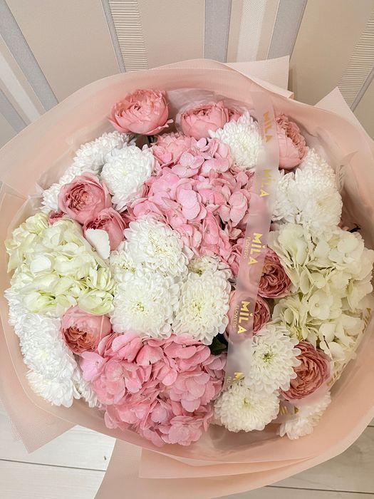 «Пионовидная роза и хризантема микс-букет»