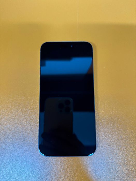 iPhone 15 Pro Max 

• Holati: Ideal, qirilgan joyi yo‘q, hech