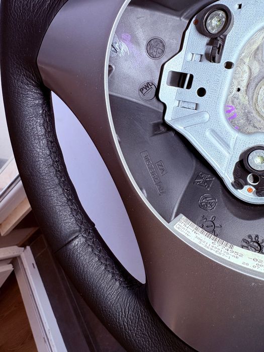 Продавам нов спортен волан за BMW E90/E87.