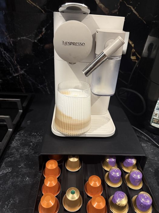 Vand Nespresso lattissima one stare excelenta si suport capsule