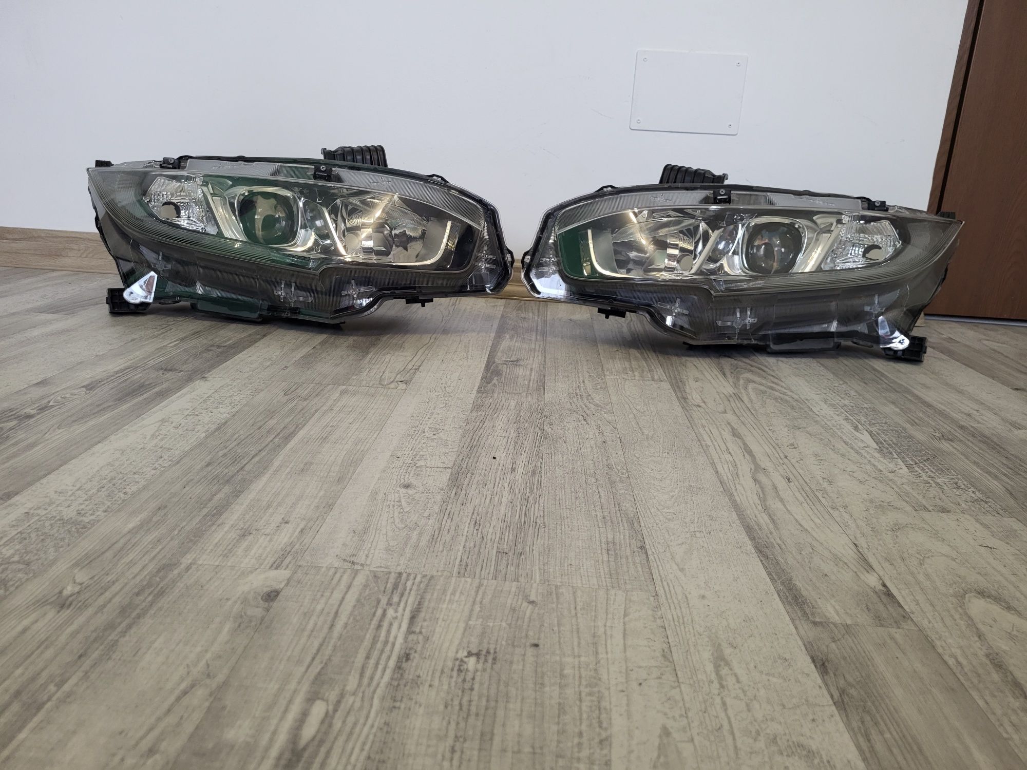 Set faruri Honda Civic X (OEM)