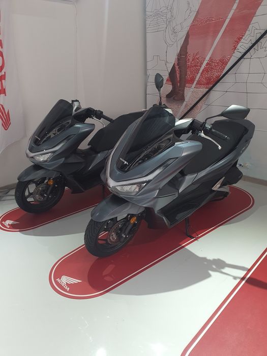Scuter Honda PCX 125 model 2025 Permis B
