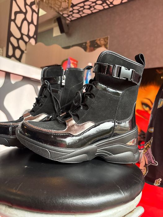 Кожени черни боти