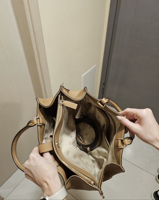 Кафява Чанта Guess