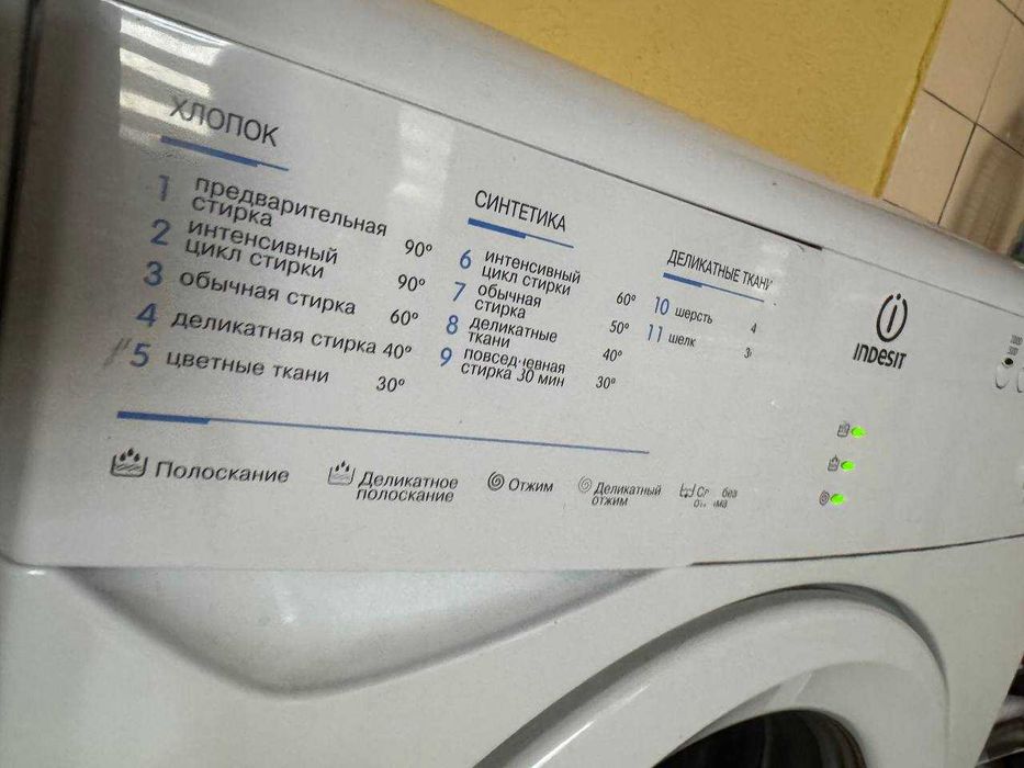 Продам стиральную машину Indesit WISN 101 Savdo uchun