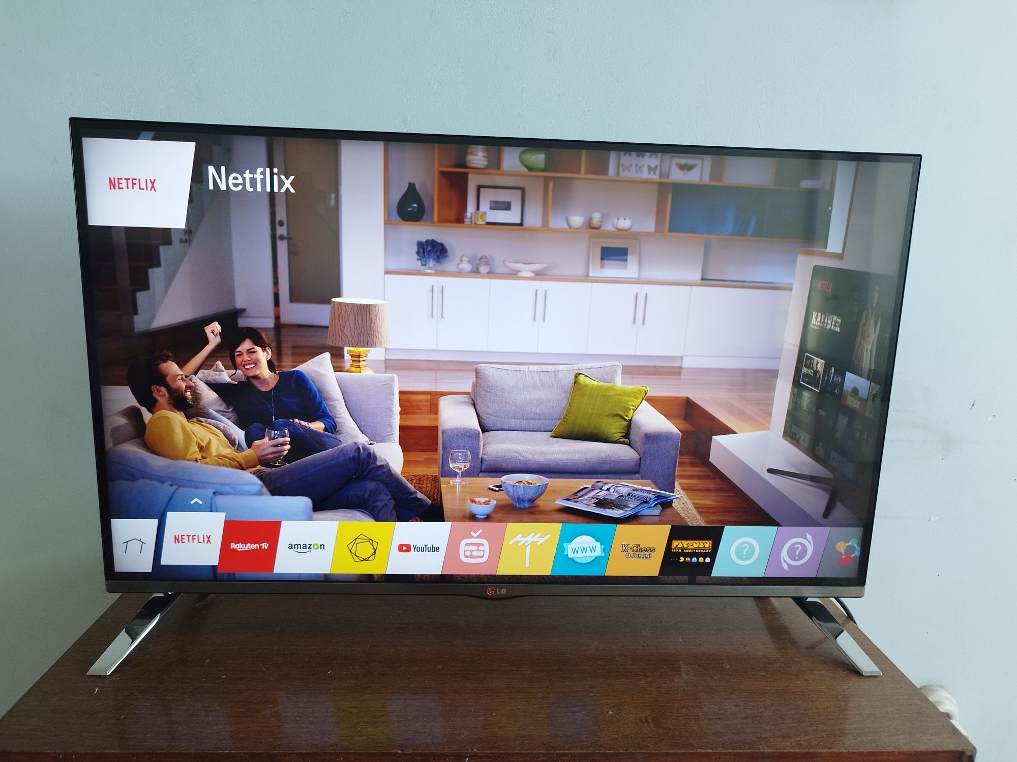 42 инча FULL HD 3D Смарт Телевизор LG