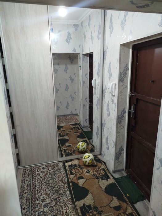 Салом алайкум квартира сотилади Лицунова турон банк устида 5етаж 67 кв