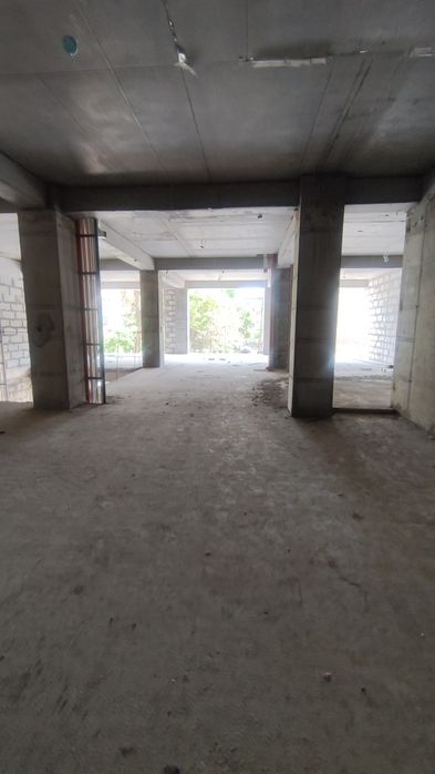 Продаётся ком. помещение 370 кв.м ЖК Italiano vero Садыка Азимова