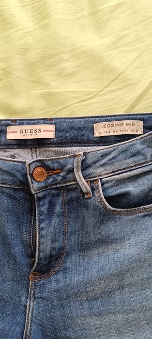 Blugi Guess mărime 36