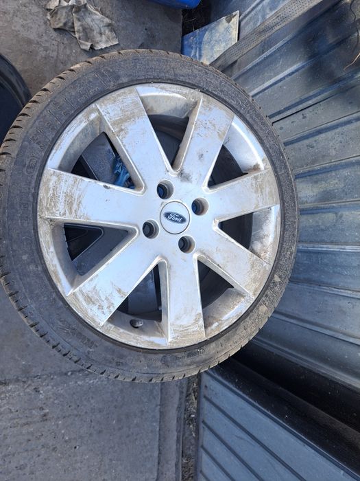 Vand jante auto.