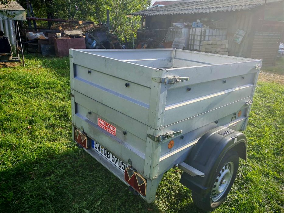 Vand remorca 650 kg in stare perfecta