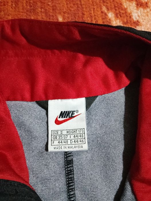 Vând bluză de trening de la NIKE