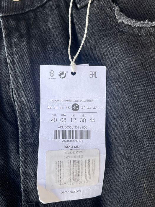 Blugi Bershka noi cu eticheta