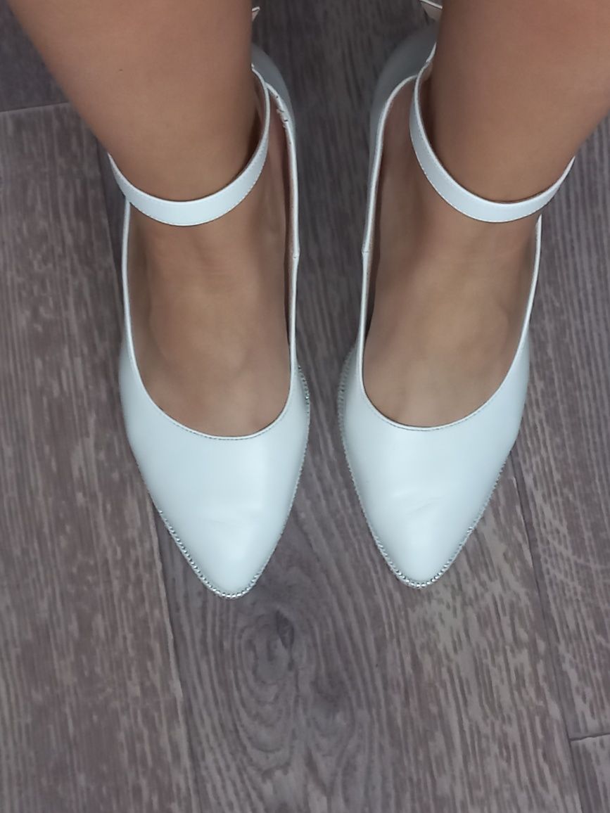 Белые туфли 9000
