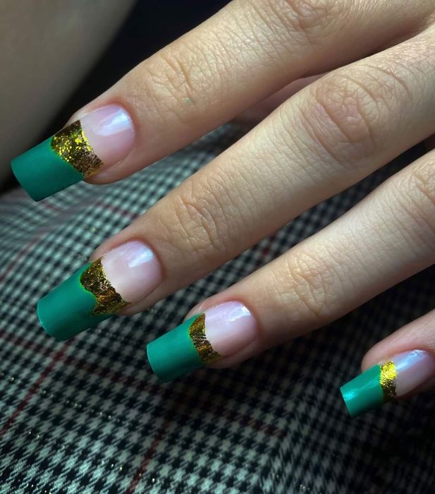 Tehnician nails semipermanent