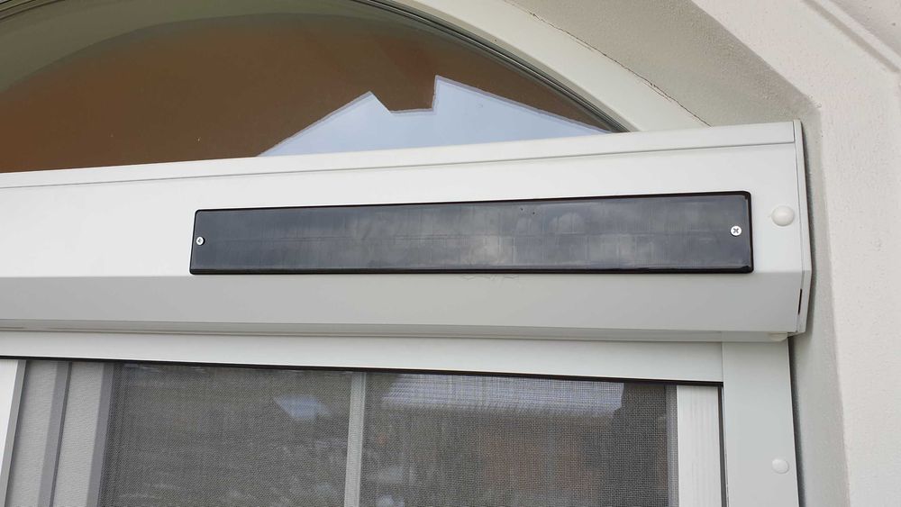 Roleta Rulou actionat electric cu PANOU SOLAR incorporat