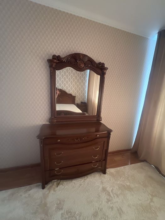 Продам комод и зеркало