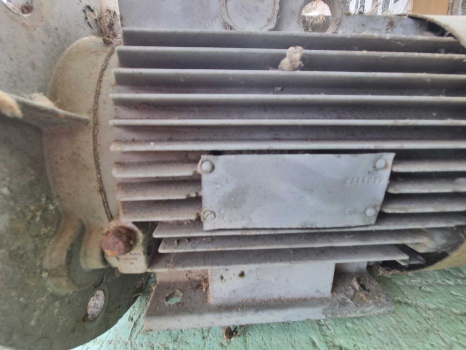 Трифазни електродвигателя от 100лв.