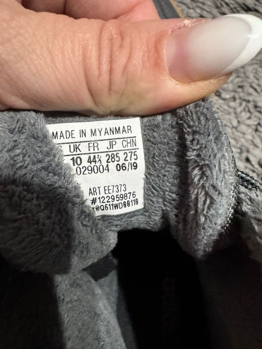 Adidași tip gheata Adidas marimea 44 2/3