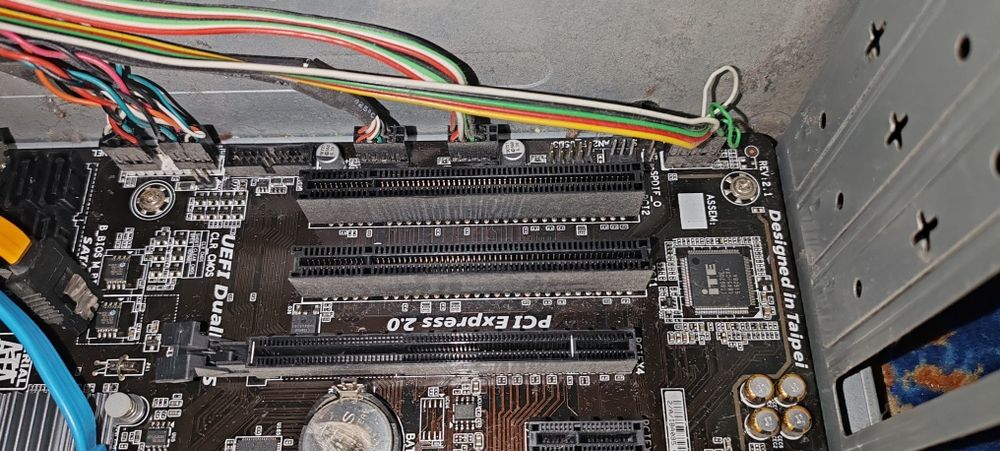 Placa de baza cu procesor