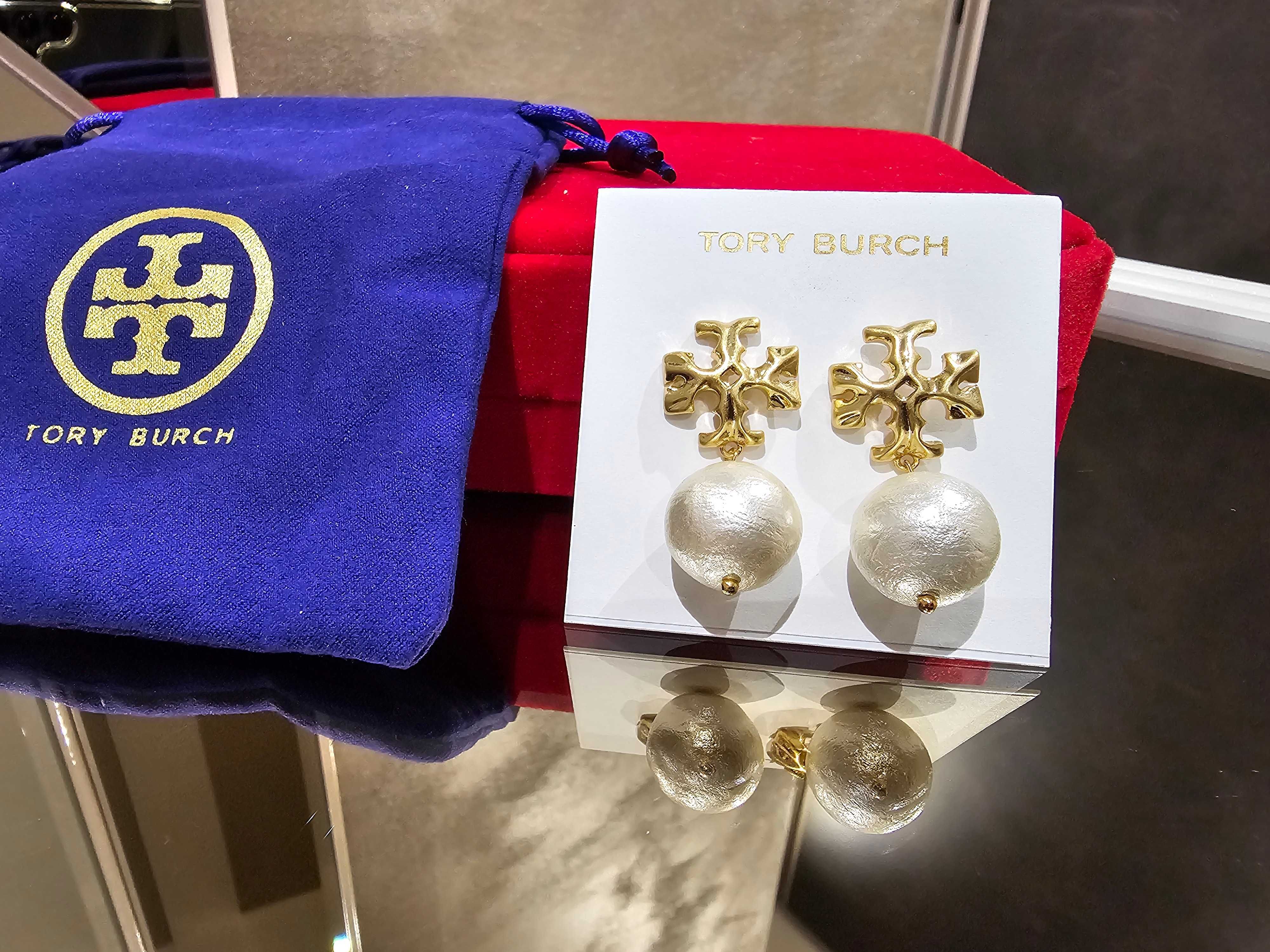 Tory Burch Matte Gold Kira Pearl Logo Drop Дамски Обеци